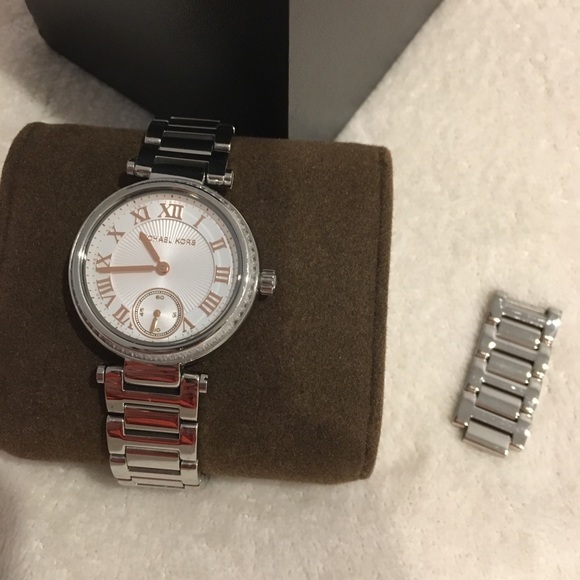 Silver Micheal Kors Watch - Picture 4 of 4